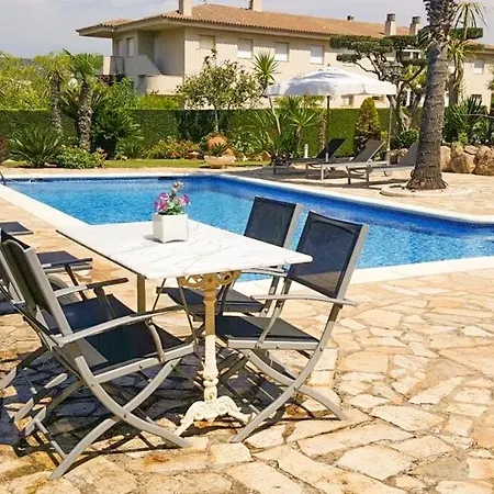 Villa Summer House In